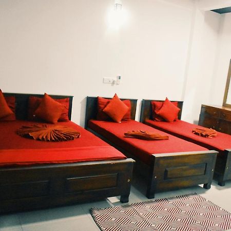 Oasis Beach Hotel Негомбо Екстер'єр фото