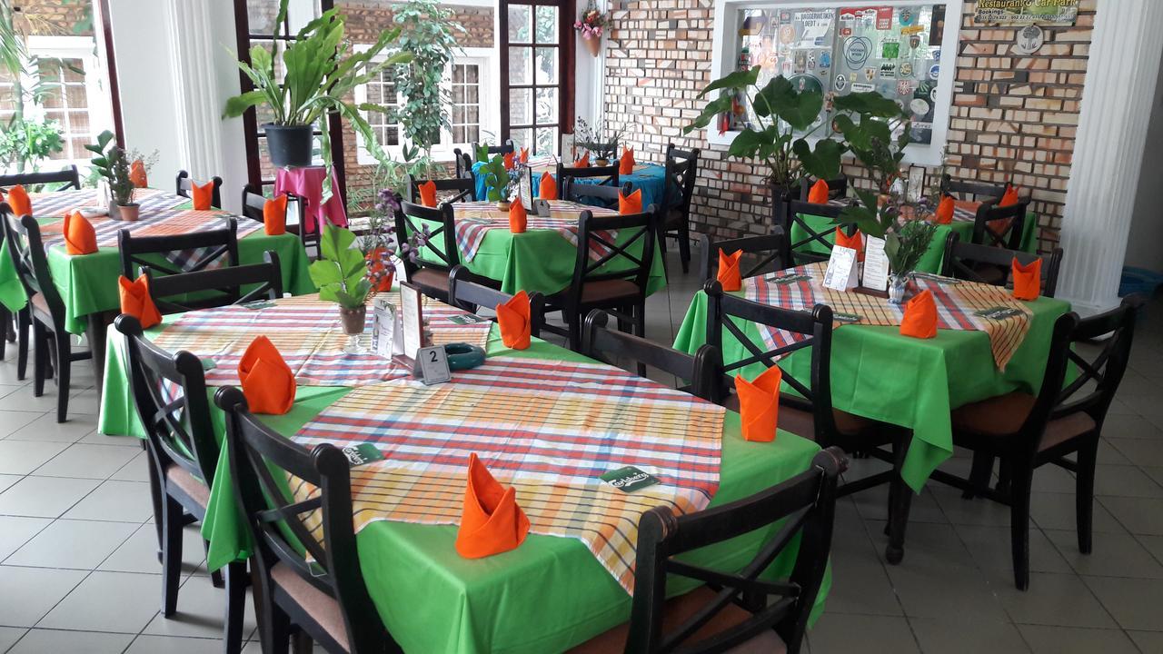 Oasis Beach Hotel Негомбо Екстер'єр фото