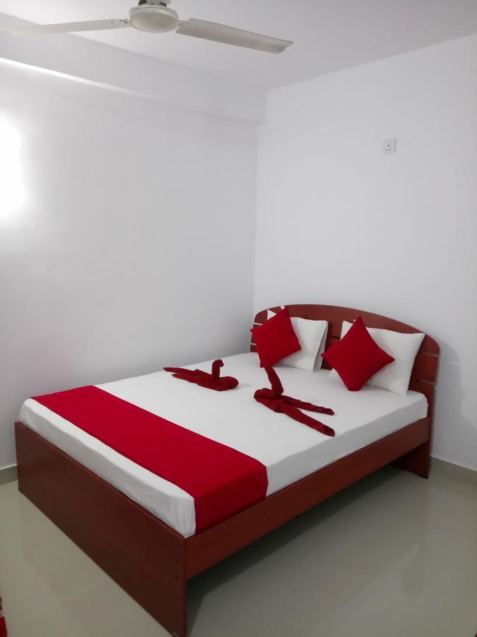 Oasis Beach Hotel Негомбо Екстер'єр фото