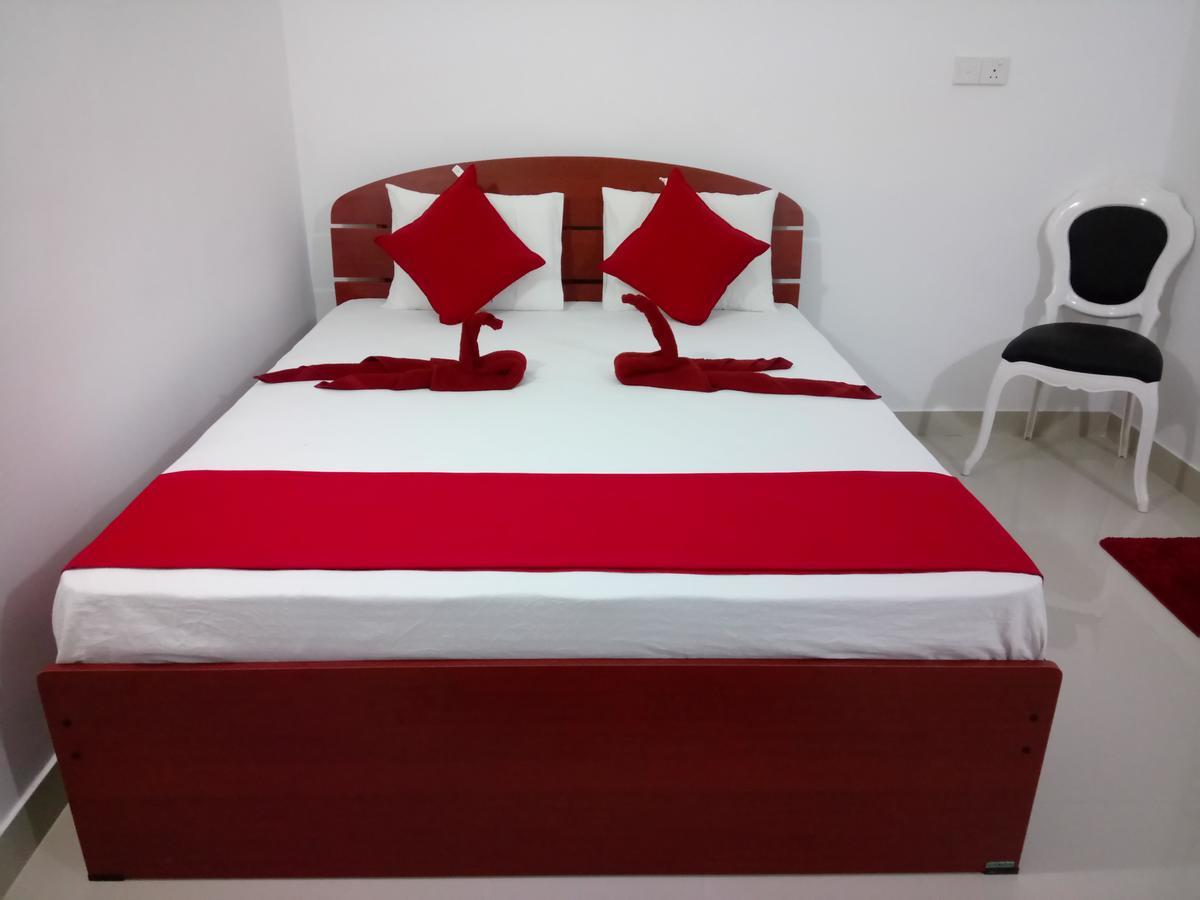 Oasis Beach Hotel Негомбо Екстер'єр фото
