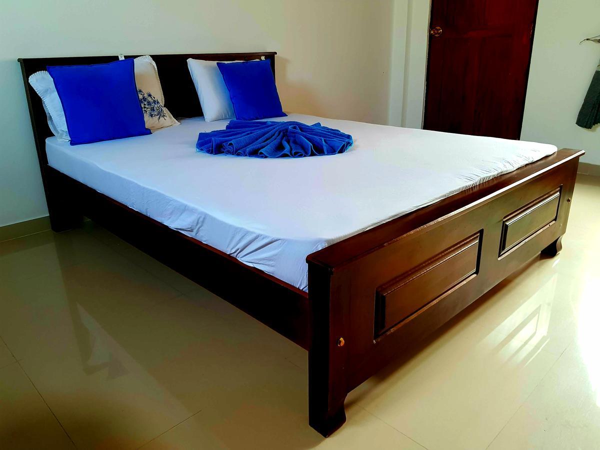 Oasis Beach Hotel Негомбо Екстер'єр фото