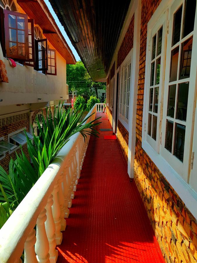 Oasis Beach Hotel Негомбо Екстер'єр фото