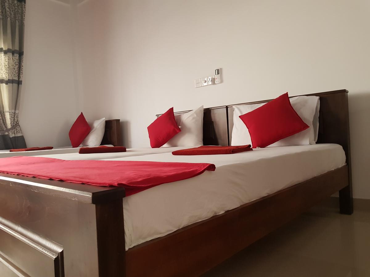 Oasis Beach Hotel Негомбо Екстер'єр фото