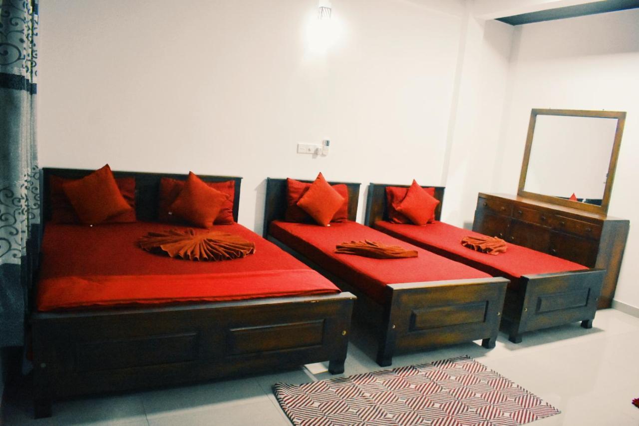 Oasis Beach Hotel Негомбо Екстер'єр фото